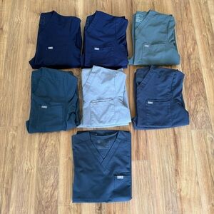 Figs Men's Scrub Medium Top and Small Short Pants